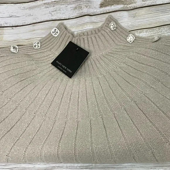 𝅺marc New York Andrew Marc fit is loose with a dolman sleeve and rhinestones - Picture 3 of 15